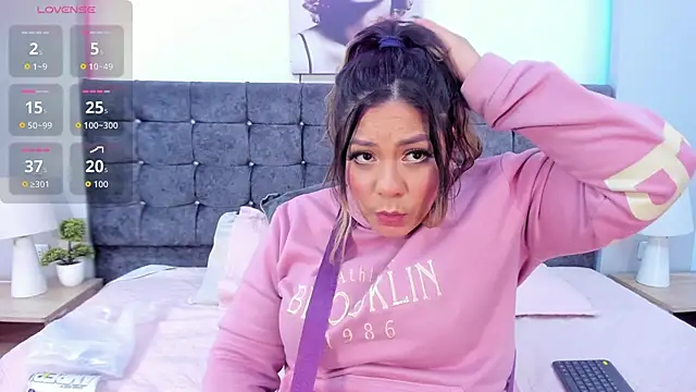 Snapshot of isabella_horney_ chatting on November 21, 2025, 8:07 pm isabella horney online show from November 21, 2025, 8:07 pm