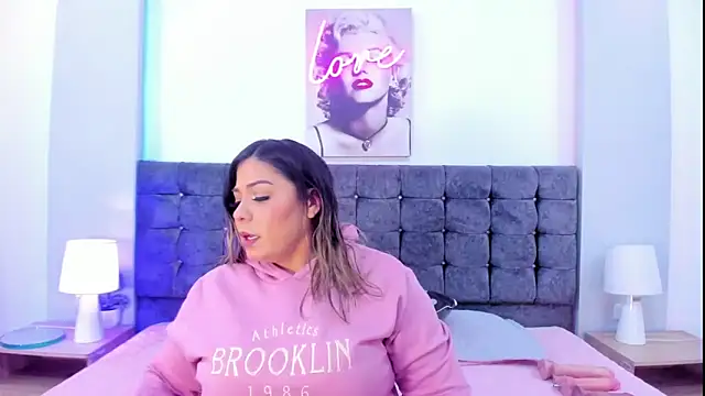 Snapshot of isabella_horney_ chatting on November 28, 2025, 6:43 pm isabella horney online show from November 28, 2025, 6:43 pm