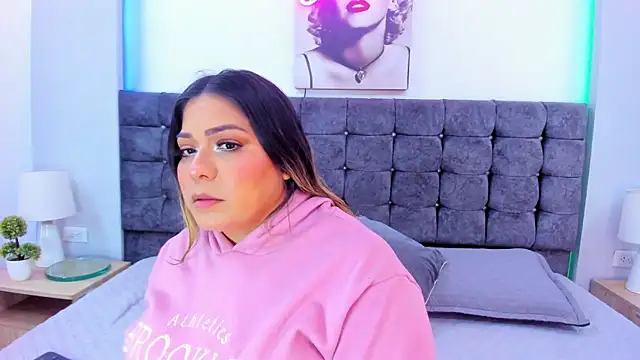 Snapshot of isabella_horney_ chatting on December 22, 2025, 7:33 pm isabella horney online show from December 22, 2025, 7:33 pm