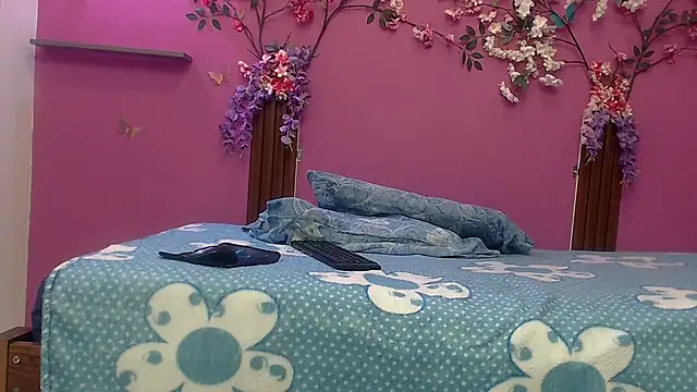 skinnybarbie022 online show from September 19, 2025, 12:45 am