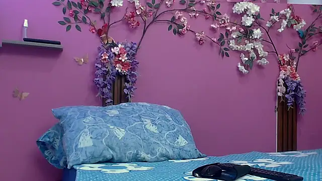 skinnybarbie022 online show from December 18, 2025, 12:38 am