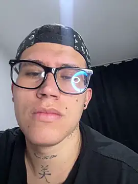 Kurtxxx22 online show from November 9, 2025, 1:04 am