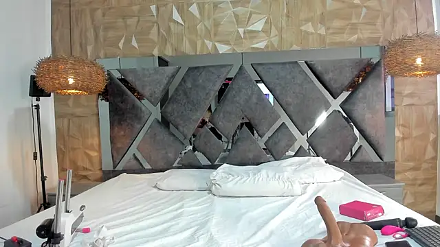 Selene  Lopez  online show from April 19, 2026, 7:49 pm