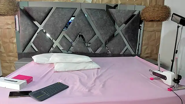 Selene  Lopez  online show from April 20, 2026, 8:10 pm