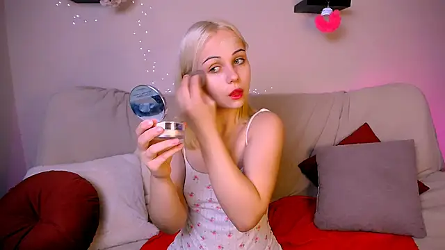 Charlotte Colinss online show from November 8, 2025, 5:18 am