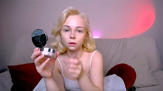 Charlotte Colinss online show from February 19, 2026, 3:35 am