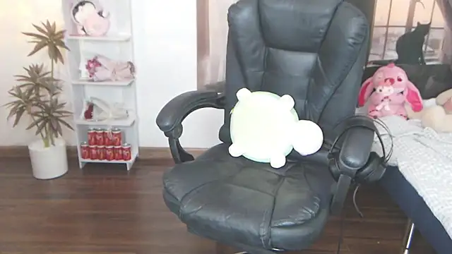 Suzie Wet Cave online show from September 27, 2025, 12:54 pm