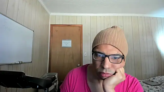 NaturalBeautyQueen online show from October 14, 2025, 4:19 pm