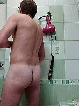 Snapshot of ExhibitPoll chatting on September 14, 2025, 4:39 pm ExhibitPoll online show from September 14, 2025, 4:39 pm