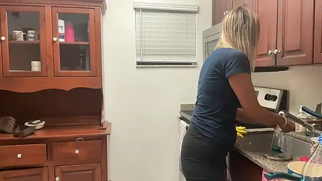 Snapshot of prettyykitty22 chatting on November 3, 2025, 12:35 am prettyykitty22 online show from November 3, 2025, 12:35 am