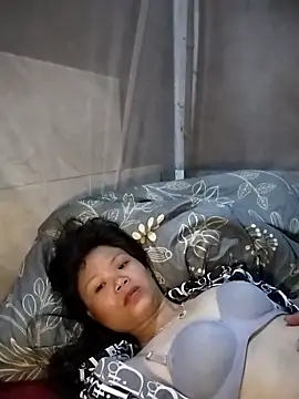 LinhNa999 online show from April 15, 2026, 1:07 pm