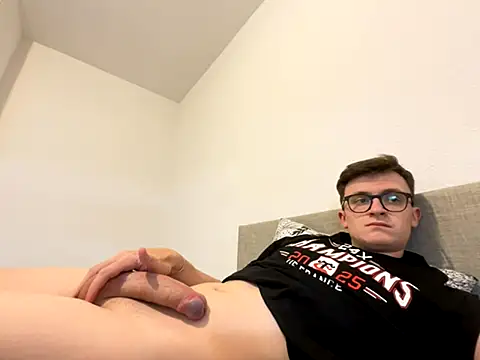 Snapshot of Eternelfrisson chatting on September 27, 2025, 4:34 pm Eternelfrisson online show from September 27, 2025, 4:34 pm