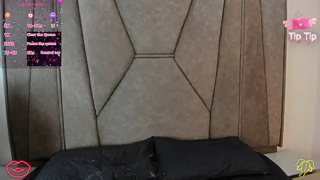 Isabela Colins online show from September 29, 2025, 11:59 am