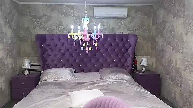 Eloisa Eliot online show from October 13, 2025, 3:01 pm