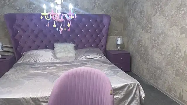 Eloisa Eliot online show from November 5, 2025, 3:56 pm