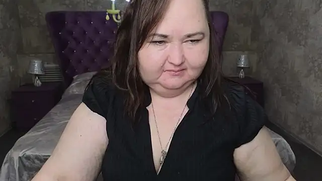 Eloisa Eliot online show from November 17, 2025, 4:46 pm