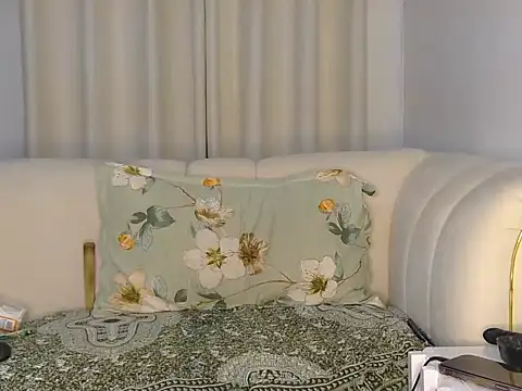 TinaFavourite online show from November 14, 2025, 9:57 pm