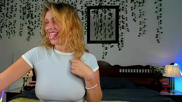 Ariana Spring online show from September 24, 2025, 1:36 pm