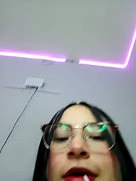 Anne Mia online show from December 19, 2025, 9:38 am