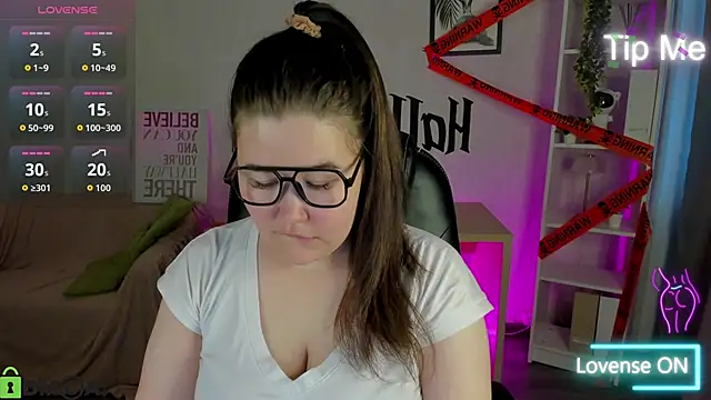 Tara Torres online show from October 30, 2025, 7:54 am