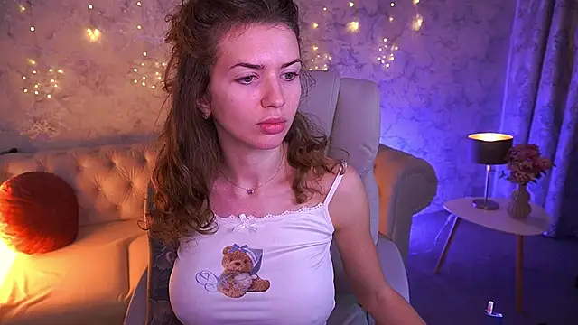 Snapshot of CurlyCandyXX chatting on February 25, 2026, 8:35 am CurlyCandyXX online show from February 25, 2026, 8:35 am