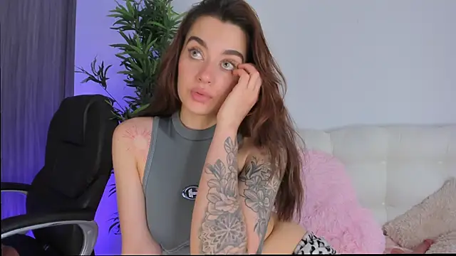 MissLana77 online show from November 5, 2025, 12:43 am