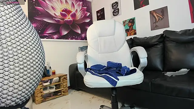 lycoris 19 online show from October 10, 2025, 8:30 pm