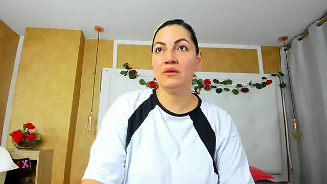 Heidy milf online show from April 27, 2026, 7:45 pm