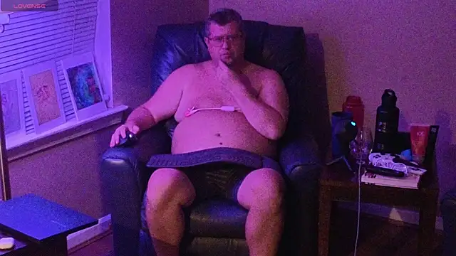 Single White Male online show from October 2, 2025, 1:34 am