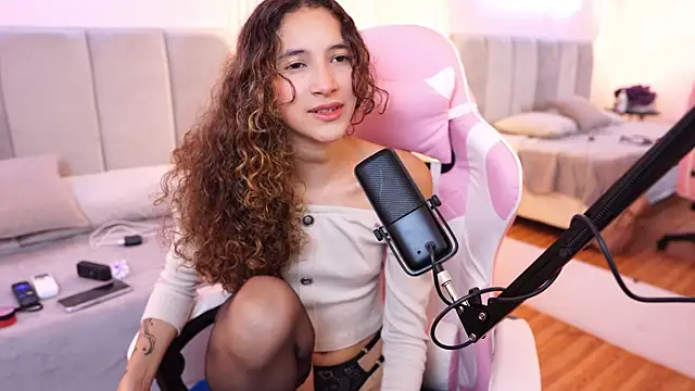 pinkloly online show from September 25, 2025, 7:06 pm