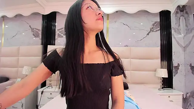 Sophie Calloway online show from September 12, 2025, 2:39 pm