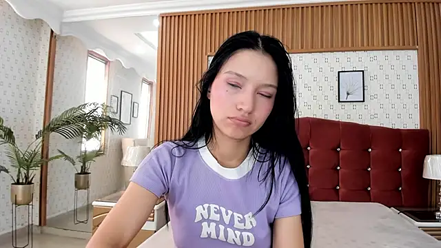 Sophie Calloway online show from April 18, 2026, 7:07 pm