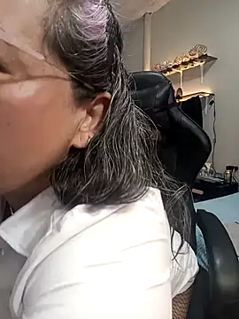 SolVegaNaciente online show from February 19, 2026, 2:40 am