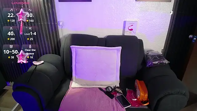 Mia garcia28 online show from September 15, 2025, 7:47 pm