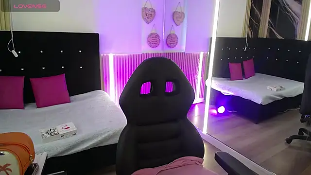 Mia garcia28 online show from September 22, 2025, 7:38 pm