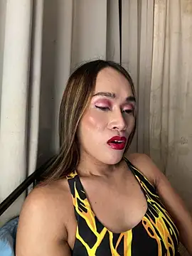 RomanticPearlTS online show from April 18, 2026, 1:42 am