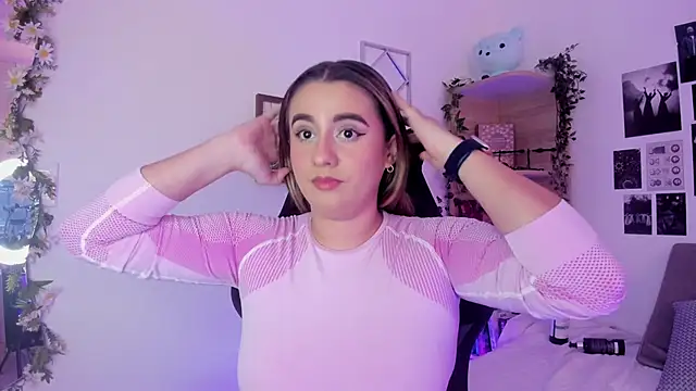 Snapshot of Lana_Herondale chatting on September 18, 2025, 9:39 pm Lana Herondale online show from September 18, 2025, 9:39 pm