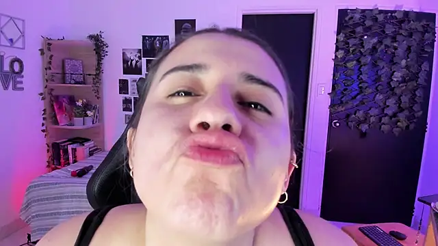 Lana Herondale online show from November 30, 2025, 9:13 am