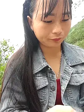 Sunyinn online show from October 18, 2025, 11:49 pm