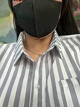 Bonnie-2k online show from November 17, 2025, 6:19 am