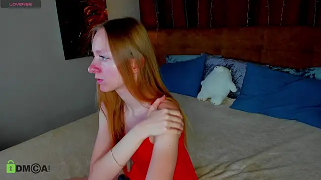 Mia E1fie online show from September 13, 2025, 8:47 am