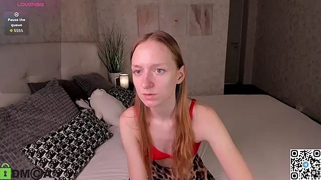 Mia E1fie online show from October 30, 2025, 7:10 am