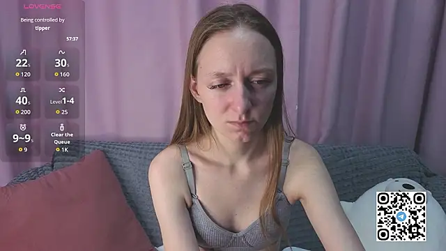 Snapshot of Mia_E1fie chatting on February 11, 2026, 12:04 am Mia E1fie online show from February 11, 2026, 12:04 am