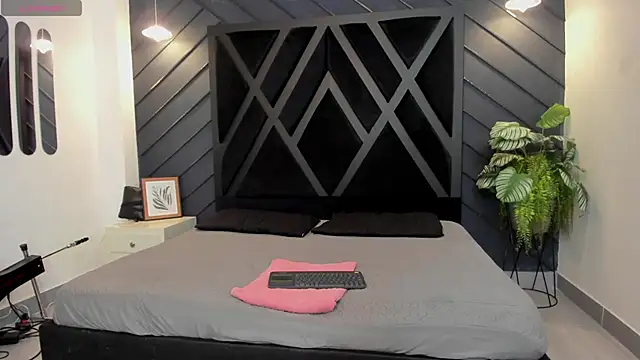 marco garciia  online show from December 22, 2025, 11:13 pm