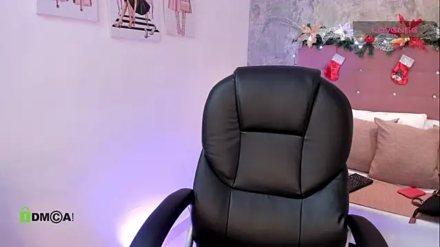 brithanycollins online show from November 30, 2025, 8:02 pm