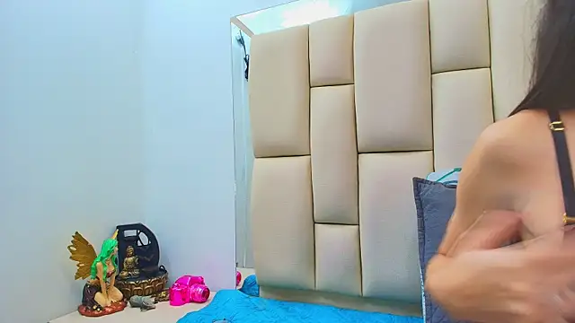 sweet amye online show from November 11, 2025, 7:25 pm