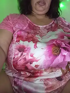 Snapshot of luzdanna chatting on July 3, 2026, 5:30 pm luzdanna online show from July 3, 2026, 5:30 pm