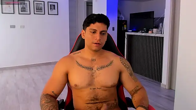 Nicolasmontoya16 online show from November 5, 2025, 9:48 pm