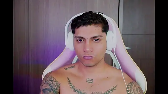 Nicolasmontoya16 online show from April 30, 2026, 5:41 pm