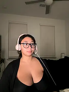 Snapshot of minhaa_gamer chatting on September 30, 2025, 1:32 am minhaa gamer online show from September 30, 2025, 1:32 am